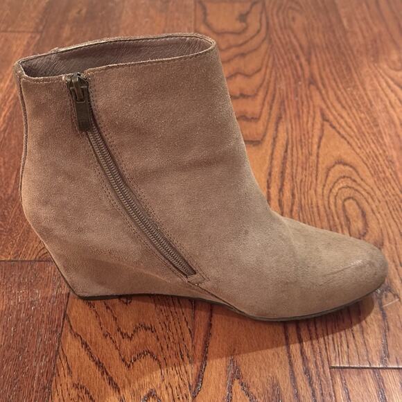 Vince Camuto Melisa Women 8 Beige Tan Leather Suede Wedge Heel Ankle Booties - Picture 7 of 13